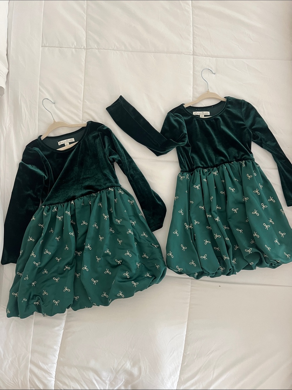 Girls' Emerald Velvet & Bow-Accent Formal Dress